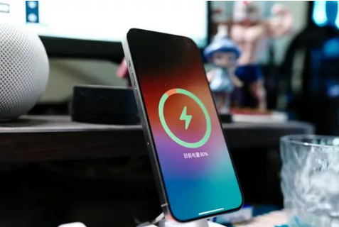 青海苹果15换屏服务分享用什么充电器给iPhone15充电更好 